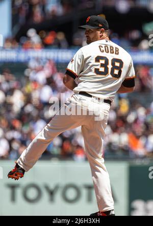 San Francisco, Californie, États-Unis. Mai 01 2022 San Francisco CA, États-Unis San Francisco départ lanceur Alex Cobb sur la plaie pendant le match MLB entre les nationaux de Washington et les Giants de San Francisco. Les nationaux ont remporté 11-5 au parc Oracle San Francisco Calif. Thurman James / CSM crédit: CAL Sport Media/Alay Live News Banque D'Images