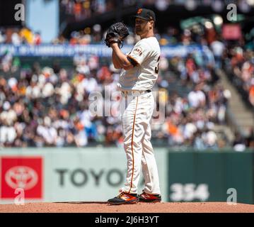 San Francisco, Californie, États-Unis. Mai 01 2022 San Francisco CA, États-Unis San Francisco départ lanceur Alex Cobb sur la plaie pendant le match MLB entre les nationaux de Washington et les Giants de San Francisco. Les nationaux ont remporté 11-5 au parc Oracle San Francisco Calif. Thurman James / CSM crédit: CAL Sport Media/Alay Live News Banque D'Images