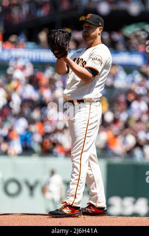 San Francisco, Californie, États-Unis. Mai 01 2022 San Francisco CA, États-Unis San Francisco départ lanceur Alex Cobb sur la plaie pendant le match MLB entre les nationaux de Washington et les Giants de San Francisco. Les nationaux ont remporté 11-5 au parc Oracle San Francisco Calif. Thurman James / CSM crédit: CAL Sport Media/Alay Live News Banque D'Images