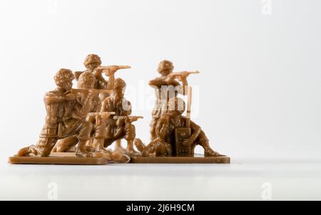 Peloton de troupe de commando sélectionné à la base avec opérateur radio jouet soldats marron Banque D'Images