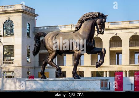 Le cheval de Léonard de Vinci (Cavallo di Leonardo) est une statue moderne en bronze, exposée à Milan, en Italie. Banque D'Images