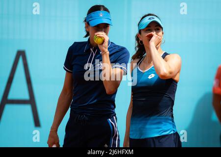 Ajla Tomljanovic d'Australie et Alize Cornet de France jouant en double au tournoi de tennis Mutua Madrid Open 2022 le 30 avril 2022 au stade Caja Magica à Madrid, Espagne - photo : Rob Prange/DPPI/LiveMedia Banque D'Images