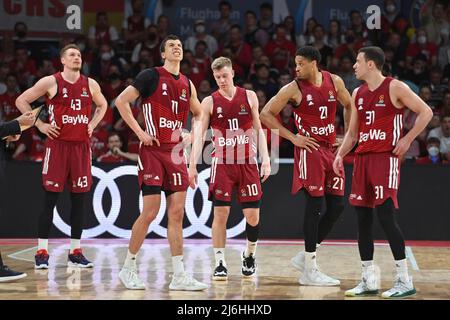 De gauche à droite : Leon RADOSEVIC (FCB), VLADIMIR LUCIC (FCB), Ognjen JARAMAZ (FCB), Augustine RUBIT (FCB), Zan Mark SISKO (FCB), déception, frustré, déçu, frustré, frustré, abattu, action. Basket-ball EuroLeague 4th Jouez en quarts de finale FC Bayern Munich-FC Barcelone 59-52 le 29th avril 2022 AUDIDM E. Banque D'Images