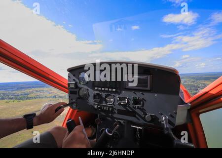 À l'intérieur du cockpit d'un avion de propulsion privé Aeroprakt-32L Banque D'Images