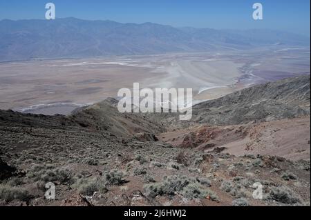 Vue de Dante qui surplombe la vallée de la mort en Californie. Banque D'Images