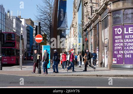 Donegarl place, rue commerçante principale du centre-ville de Belfast, Irlande du Nord, 20th avril 2022.