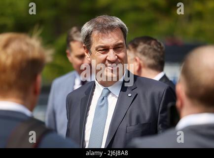 02 mai 2022, Rhénanie-du-Nord-Westphalie, Cologne: Markus Söder, président du parti CSU, arrive pour la réunion conjointe du parti CDU et du présidium CSU. Deux semaines avant les élections nationales en Rhénanie-du-Nord-Westphalie, les dirigeants de la CDU et de la CSU se rencontrent à Cologne. Photo: Oliver Berg/dpa Banque D'Images