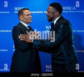 Mario Van Peebles, à gauche, et Chris Tucker, arrivent pour le dîner annuel 2022 de la White House Corintimés Association à l'hôtel Hilton de Washington le samedi 30 avril 2022. C'est la première fois depuis 2019 que la WHCA tient son dîner annuel en raison de la pandémie COVID-19. Credit: Rod Lamkey / CNP / MediaPunch Banque D'Images