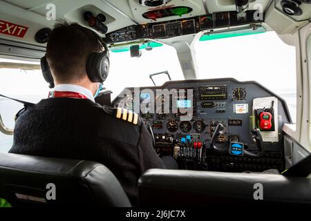 À l'intérieur du poste de pilotage du vol Interisland de Kirkwall à Papa Westray, Orkney, le plus court vol commercial au monde, 2022 Banque D'Images