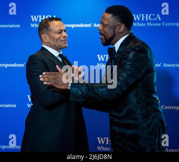 Mario Van Peebles, à gauche, et Chris Tucker, arrivent pour le dîner annuel 2022 de la White House Corintimés Association à l'hôtel Hilton de Washington, DC, le samedi 30 avril 2022. C'est la première fois depuis 2019 que la WHCA tient son dîner annuel en raison de la pandémie COVID-19. Crédit: Rod Lamkey / CNP/Sipa USA Banque D'Images