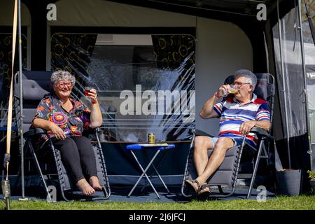 2022-05-02 14:35:04 HOENDERLOO - les vacanciers peuvent s'amuser au camping de Pampel sur le Veluwe. Pendant les vacances de mai, de nombreux Hollandais sortent dans leur propre pays. ANP ROBIN VAN LONKHUIJSEN pays-bas sortie - belgique sortie Banque D'Images