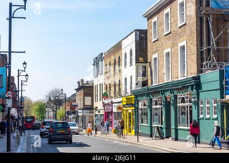 Victoria Road, Surbiton, quartier royal de Kingston upon Thames, Greater London, Angleterre, Royaume-Uni Banque D'Images