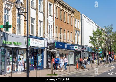 Victoria Road, Surbiton, quartier royal de Kingston upon Thames, Greater London, Angleterre, Royaume-Uni Banque D'Images