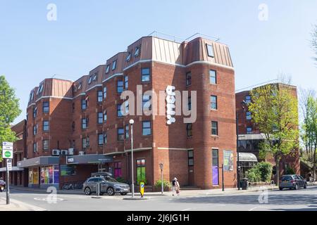 YMCA Surbiton Community Centre, Victoria Road, Surbiton, Royal Borough of Kingston upon Thames, Greater London, Angleterre, Royaume-Uni Banque D'Images