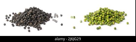 grains de poivre noir vert cru et séché, pile d'ingrédients épicés et assaisonnés isolés sur fond blanc Banque D'Images