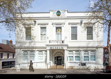 La Willis Museum, l'ancienne Mairie, Place du marché, Basingstoke, Hampshire, England, United Kingdom Banque D'Images