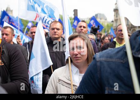 Paris, France, le 2 mai 2022, des membres des syndicats de police manifestent à Paris le 2 mai 2022 pour protester contre l'inculpation pour 'homicide volontaire' de l'officier de police français qui a tué deux hommes qui ont imposé allégrement un contrôle sur le Pont-neuf à Paris le 24 avril 2022, Quelques heures après qu'Emmanuel Macron ait célébré sa réélection à proximité. Photo de Quentin Veuillet/ABACAPRESS.COM Banque D'Images