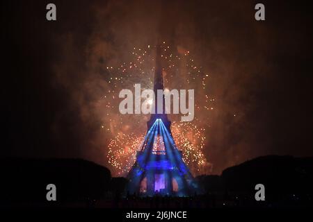 Feux d'artifice sur la tour Eiffel à Paris pour la visite nationale française d'eifel feu d'artifice Banque D'Images