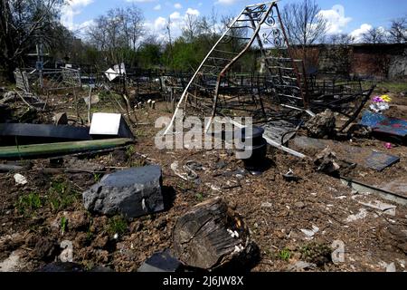 Non exclusif: ODESA, UKRAINE - 1 MAI 2022 - la conséquence d'un missile russe frappant l'un des cimetières municipaux le 23 avril 2022, sont pictuelles Banque D'Images