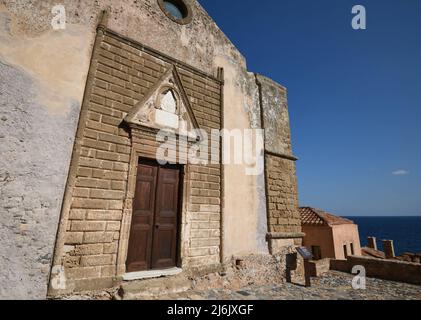 Vue extérieure panoramique sur Aghios Nikolaos une église byzantine datant de 18th ans et site historique de Monemvasia en Laconia Péloponnèse, Grèce. Banque D'Images