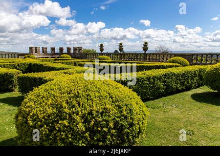 Jardin de Torre Alfina, un beau village italien dans la province de Viterbo, près de Acquapendente. Château historique de Torre Alfina près du bois de S. Banque D'Images