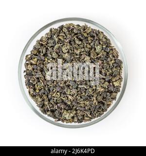 L'oolong lait thé vert dans un bol en verre isolé sur fond blanc avec clipping path Banque D'Images