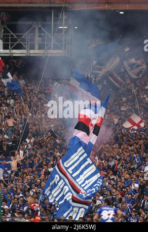 Gênes, Italie, 30th avril 2022. UC Sampdoria fans pendant la série Un match à Luigi Ferraris, Gênes. Le crédit photo devrait se lire: Jonathan Moscrop / Sportimage Banque D'Images