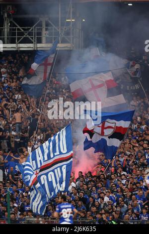 Gênes, Italie, 30th avril 2022. UC Sampdoria fans pendant la série Un match à Luigi Ferraris, Gênes. Le crédit photo devrait se lire: Jonathan Moscrop / Sportimage Banque D'Images