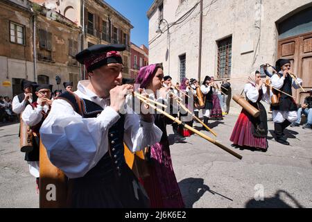 Rangée de joueurs de Launeddas au défilé de Sant'Efisio à Cagliari Banque D'Images