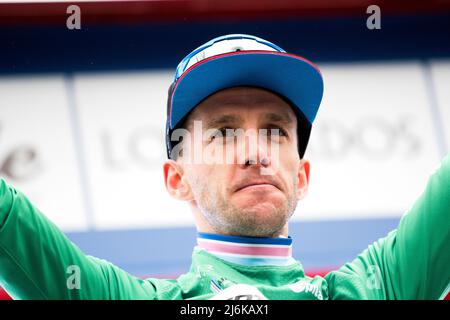 Oviedo, Espagne. 1st mai 2022. Simon Yates (Team BikeExchange - Jayco) au podium comme la classification des points de la course à vélo 'Vuelta a Asturias' (to Banque D'Images