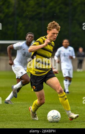 Swansea, pays de Galles. 30 avril 2022. Jack Grieves de Watford de moins de 18s ans lors du match de la Ligue de développement professionnel entre Swansea City de moins de 18 ans et Watford de moins de 18 ans à la Swansea City Academy de Swansea, pays de Galles, Royaume-Uni, le 30 avril 2022. Crédit : Duncan Thomas/Majestic Media. Banque D'Images