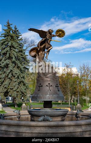 Fontaine Archange Michael - gardien de Kiev près de la cathédrale de Mykhailivsky, colline de Volodymyrska, Ukraine Banque D'Images