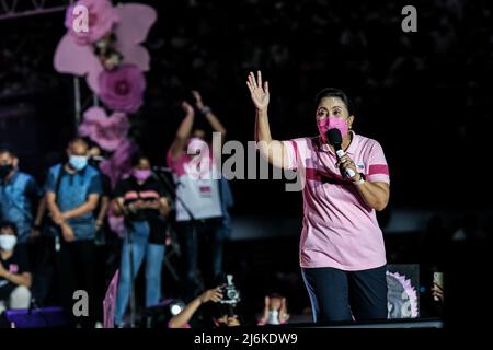 Singapour, Singapour, Singapour: Le 1 mai 2022, LENI ROBREDO, candidate à la présidence des Philippines, prononce son discours lors d'un rassemblement de campagne à Cavite, aux Philippines, le 1 2022 mai. (Image de crédit : © Maverick ASIO/ZUMA Press Wire) Banque D'Images