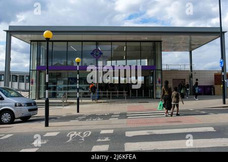 London- TFL Rail Gare d'Acton main Line sur la nouvelle Elizabeth Line à l'ouest de Londres Banque D'Images