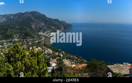 Vue de Ravello de Minori, sur la région Campanie de la côte amalfitaine, Italie Banque D'Images