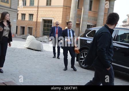 Le politisé suédois et chef du parti modéré Ulf Kristersson près du Riksdag (Parlement) à Stockholm - le 29 avril 2022. Banque D'Images