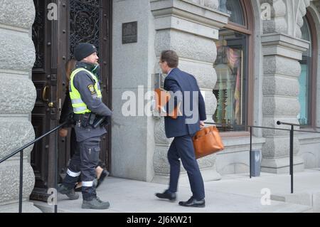 Le politisé suédois et chef du parti modéré Ulf Kristersson près du Riksdag (Parlement) à Stockholm - le 29 avril 2022. Banque D'Images