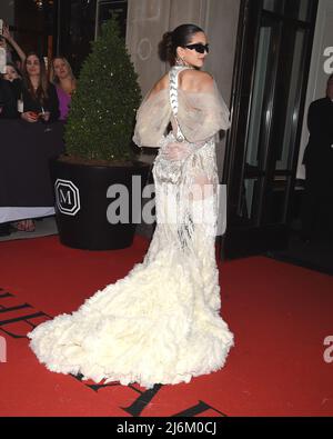 New York, États-Unis. 02nd mai 2022. New York, États-Unis. 02nd mai 2022. Rosalia quitte l'hôtel Mark pour le gala MET le 02 mai 2022 à New York, CA. © Tammie Arroyo/AFF-USA.com crédit: AFF/Alamy Live News Banque D'Images