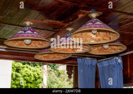 Chandelier décoratif en bambou de style minoritaire Banque D'Images