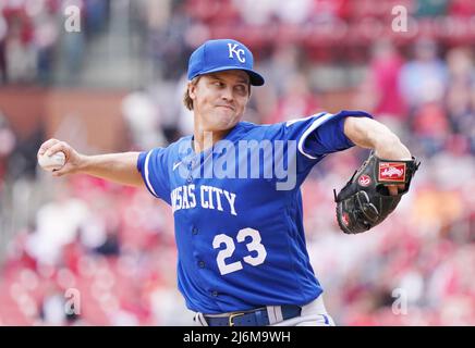 St. Louis, États-Unis. 03rd mai 2022. Les Kansas City Royals débutent le pichet Zack Greinke livre un terrain aux St. Louis Cardinals dans le premier repas au Busch Stadium à St. Louis, le lundi 2 mai 2022. St. Louis défait Kansas City, 1-0. Photo par Bill Greenblatt/UPI crédit: UPI/Alay Live News Banque D'Images