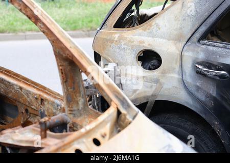 Pièces de fer du véhicule brûlé, voitures après accident Banque D'Images