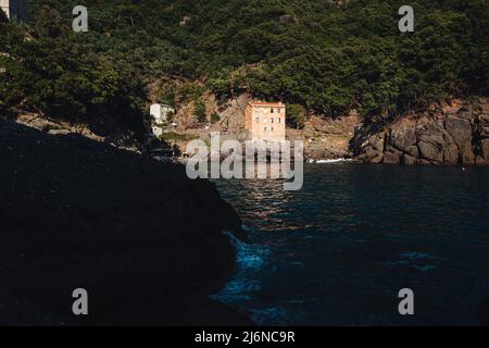 SAN FRUTTUOSO, ITALIE - JUILLET 2021 : ancien monastère sur la côte de la Ligurie. Près de Portofino Banque D'Images