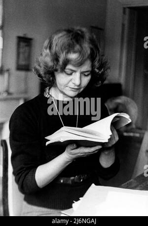Elsa Morante (1912-1985) romancière et poète italien a rappelé son roman la storia (Histoire) qui est inclus dans la liste de la bibliothèque mondiale Bokklubben de 100 meilleurs livres de tous les temps. Banque D'Images
