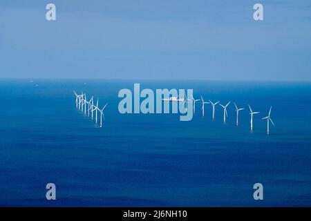 Éoliennes off shore dans la baie de Liverpool, Merseyside, nord-ouest de l'Angleterre, Royaume-Uni Banque D'Images