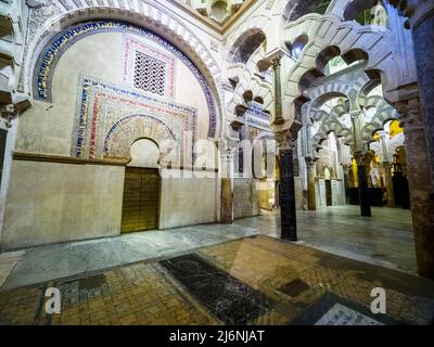 Porte orientale dans la région de maqsura (à gauche du mihrab), qui a conduit au trésor de la mosquée - Mezquita-Catedral (Grande Mosquée de Cordoue) - Cordoue, Espagne Banque D'Images