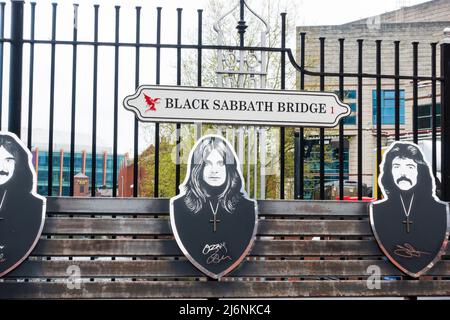 Black Sabbath Bridge et siège commémorant le groupe de métal lourd formé à Birmingham. Banque D'Images