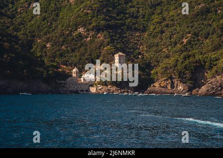 SAN FRUTTUOSO, ITALIE - JUILLET 2021 : ancien monastère sur la côte de la Ligurie. Près de Portofino Banque D'Images