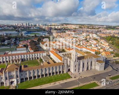 Vue aérienne du monastère historique Mosteiro dos Jeronimos Lisbonne Portugal Banque D'Images