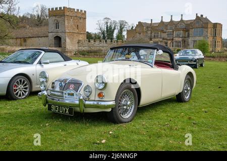 Voiture sport MGA classique Banque D'Images