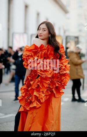 Style rue, Luong Thuy Linh arrivée au spectacle de Giambattista Valli automne-hiver 2022-2023, tenu au Musée d'Art moderne, Paris, France, le 7th mars 2022. Photo de Marie-Paola Bertrand-Hillion/ABACAPRESS.COM Banque D'Images